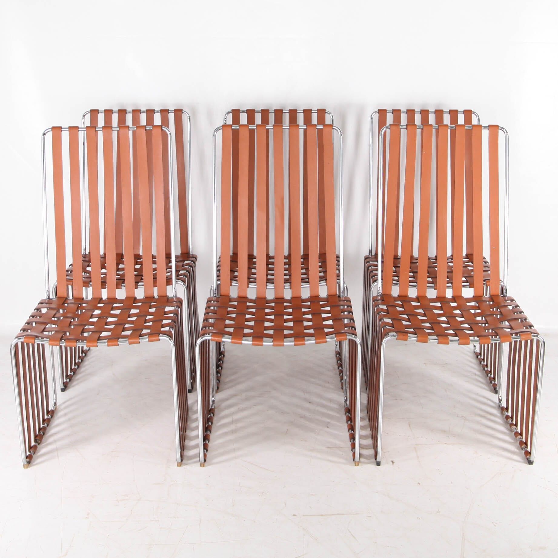 Suite de 6 chaises en cuir et chrome