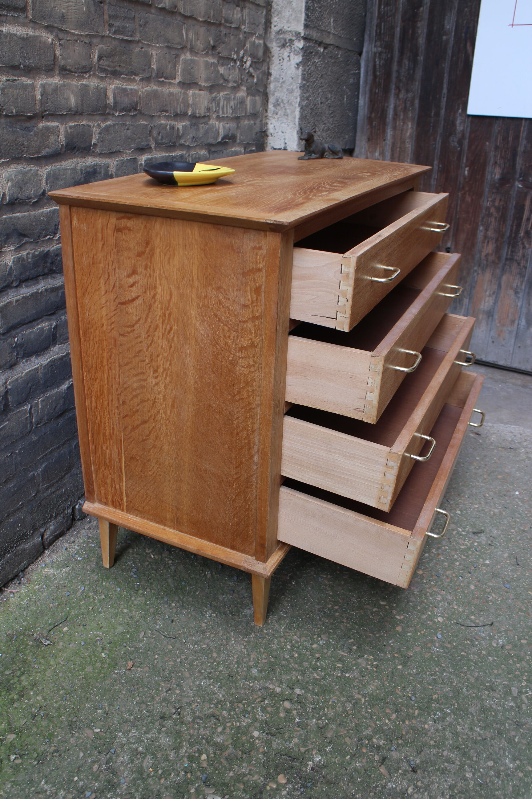 Commode vintage pieds compas