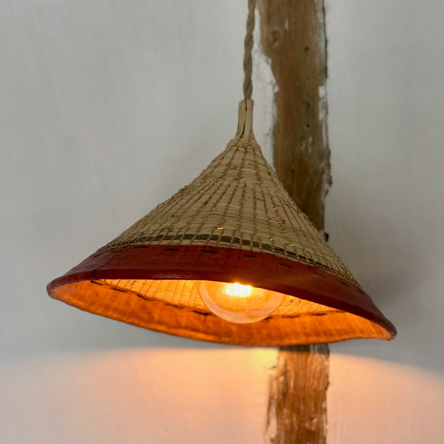 Straw hat suspension