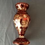 Vase en verre de bohême bordeaux tranparent et grave