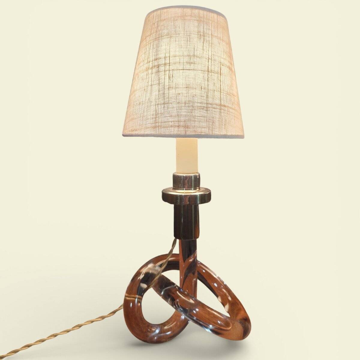 Paire de lampes « Bretzel » en lucite et laiton, par Dorothy Thorpe (1901)