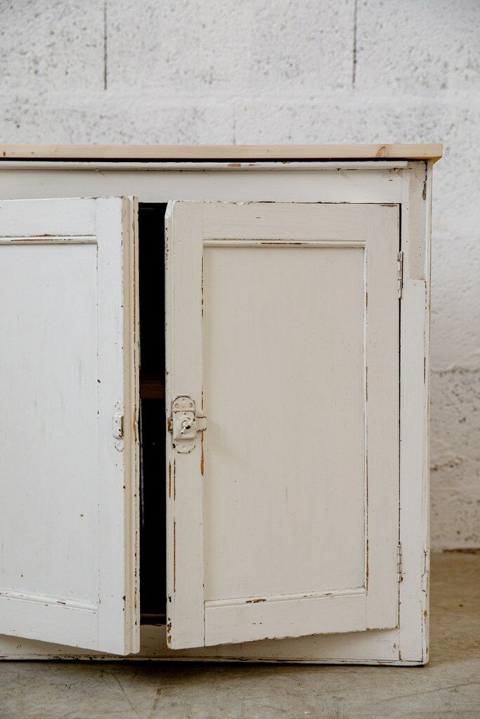 Furniture low white, top fir double door