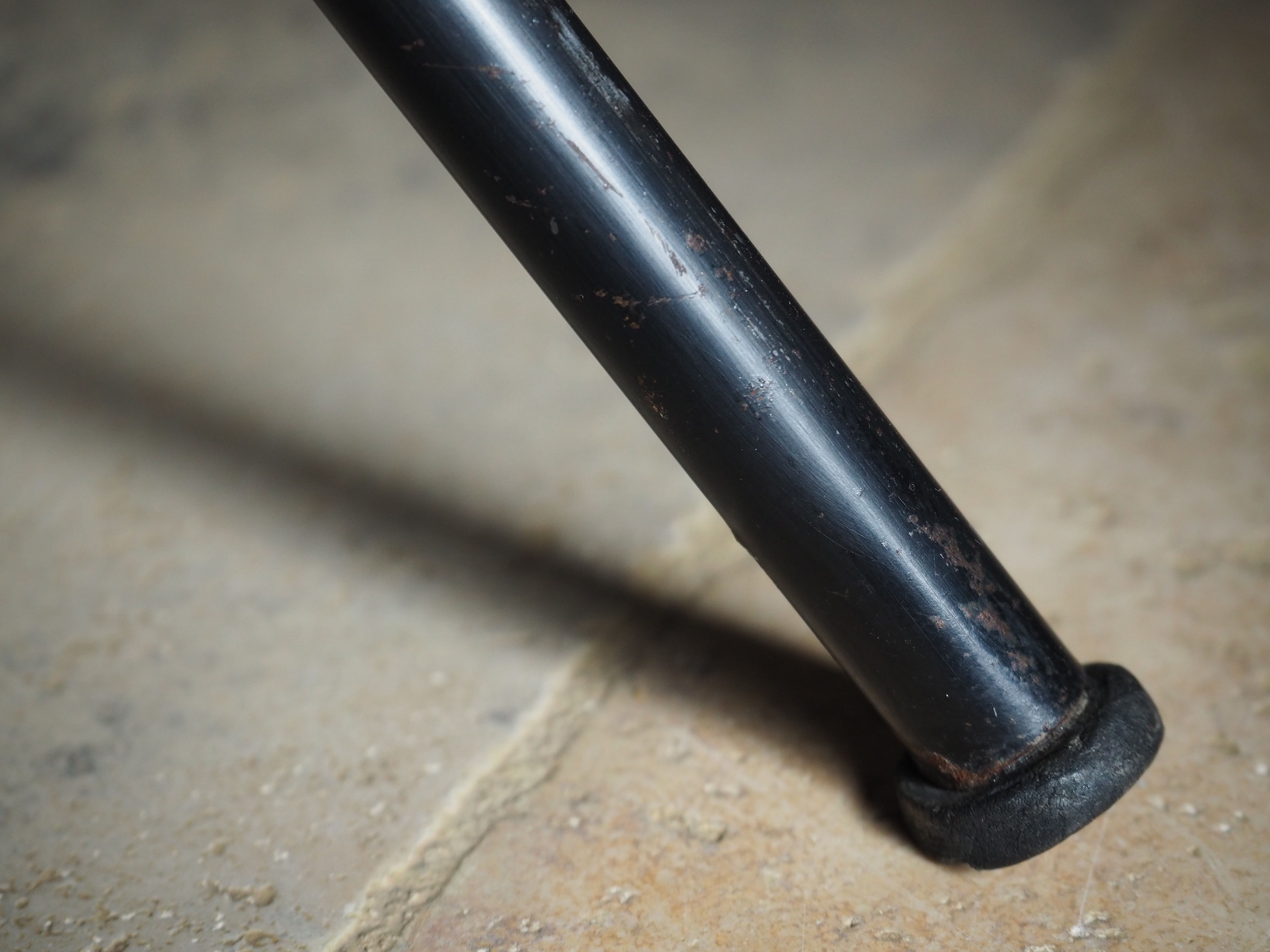 Metal tripod lamp of the 1950s