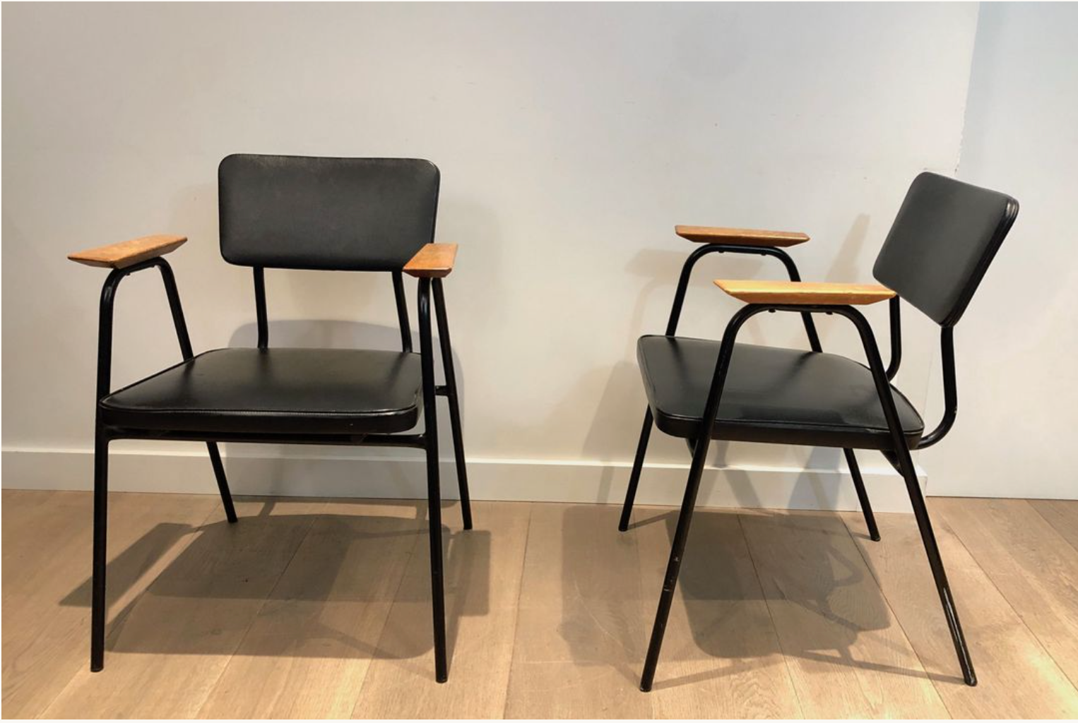 Paire de fauteuils laqués noirs Willy van de Meeren 1950