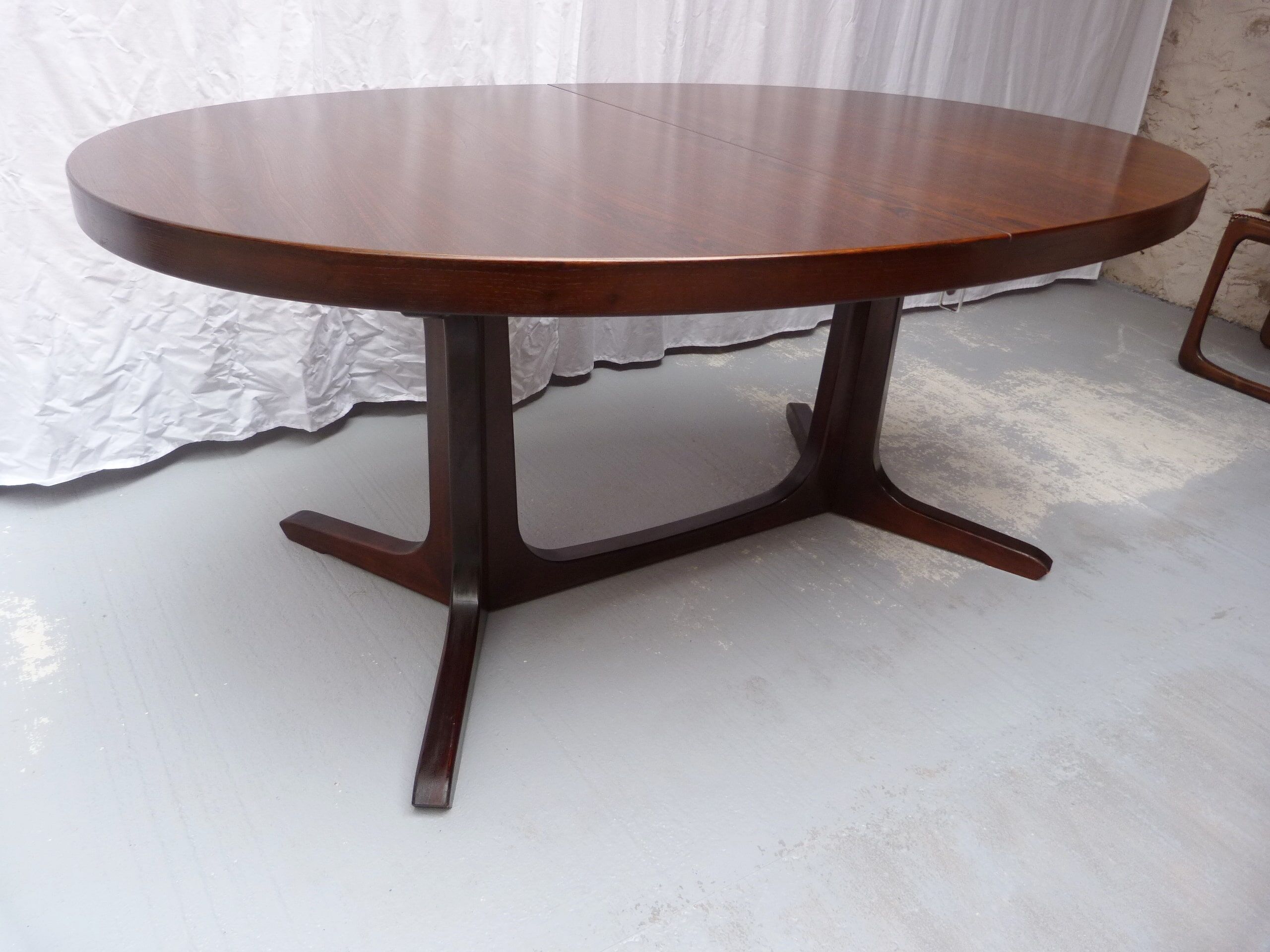 Baumann Oval Table