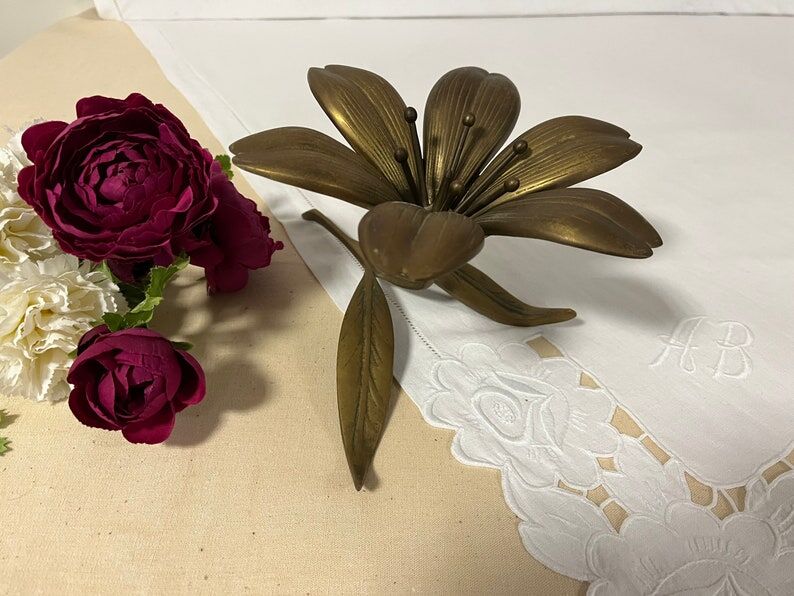 Vintage brass metal ashtray flower