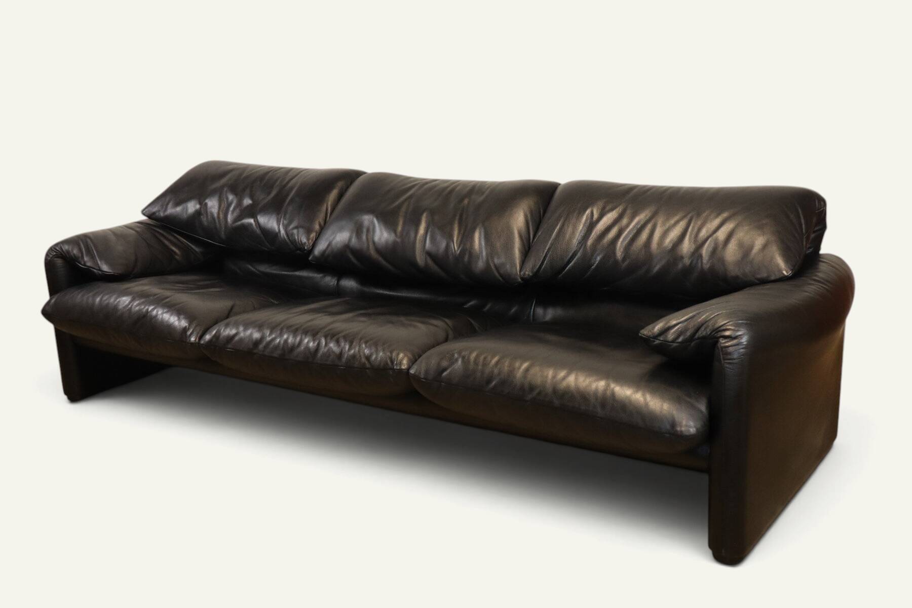 Maralunga 3-seater sofa in black leather by Vico Magistretti for Cassina