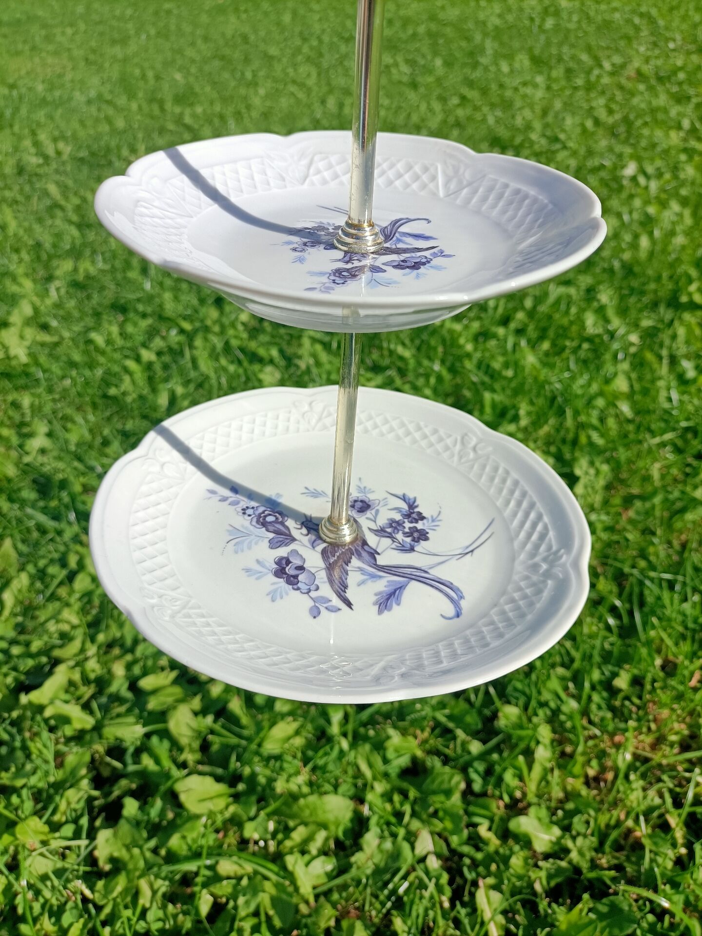 Berry cake stand