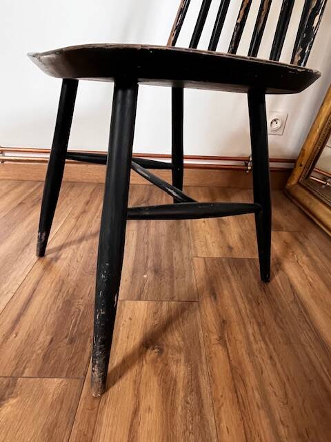 Black fanett type chair