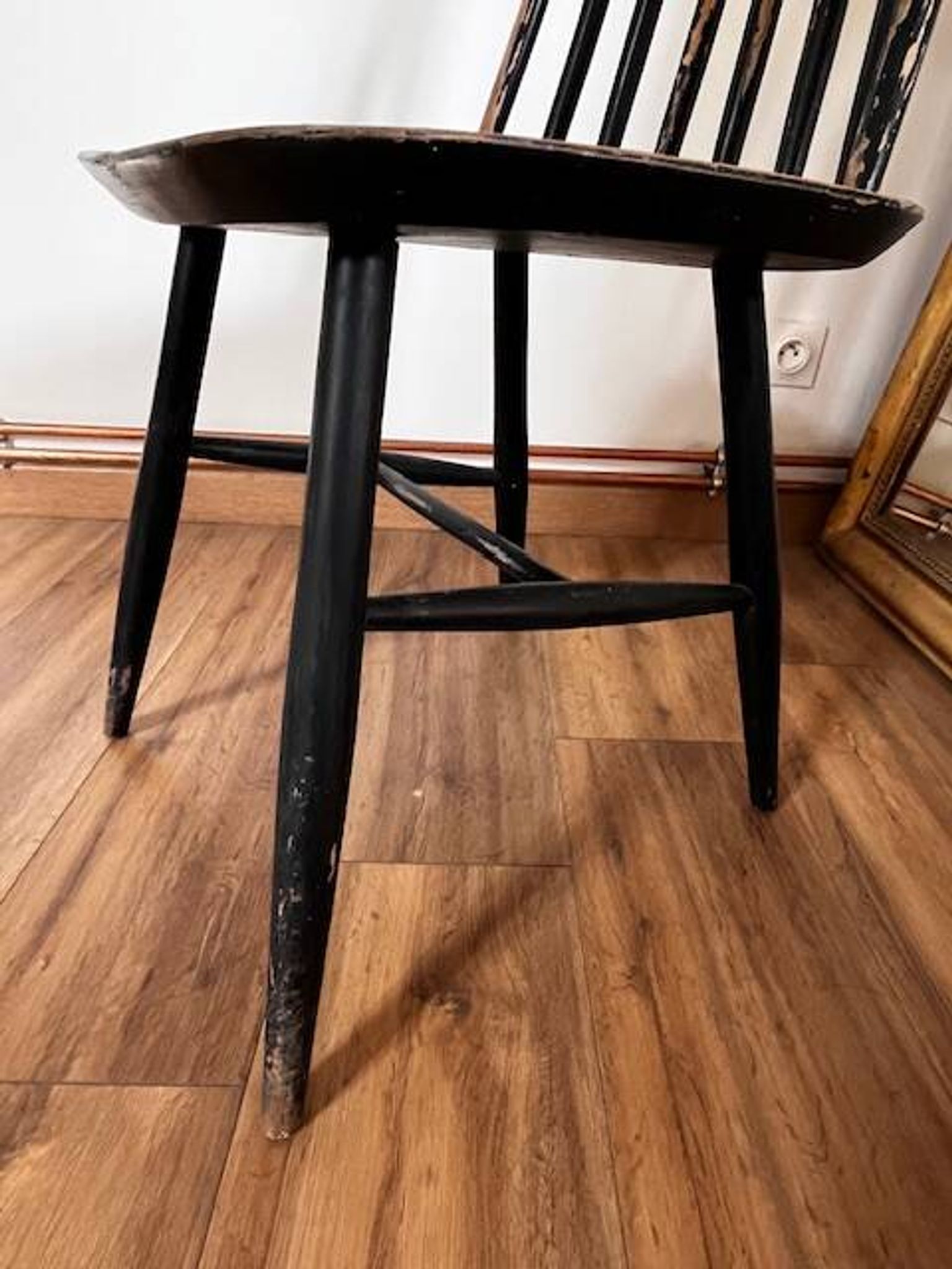 Chaise noire type fanett