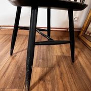 Chaise noire type fanett