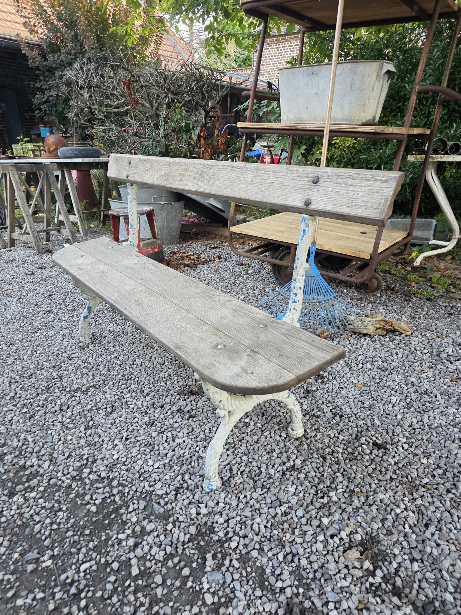 Old garden bench in cast iron and oak
