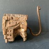 Wall hook in hand-carved wood and iron, antique, India, 1920
