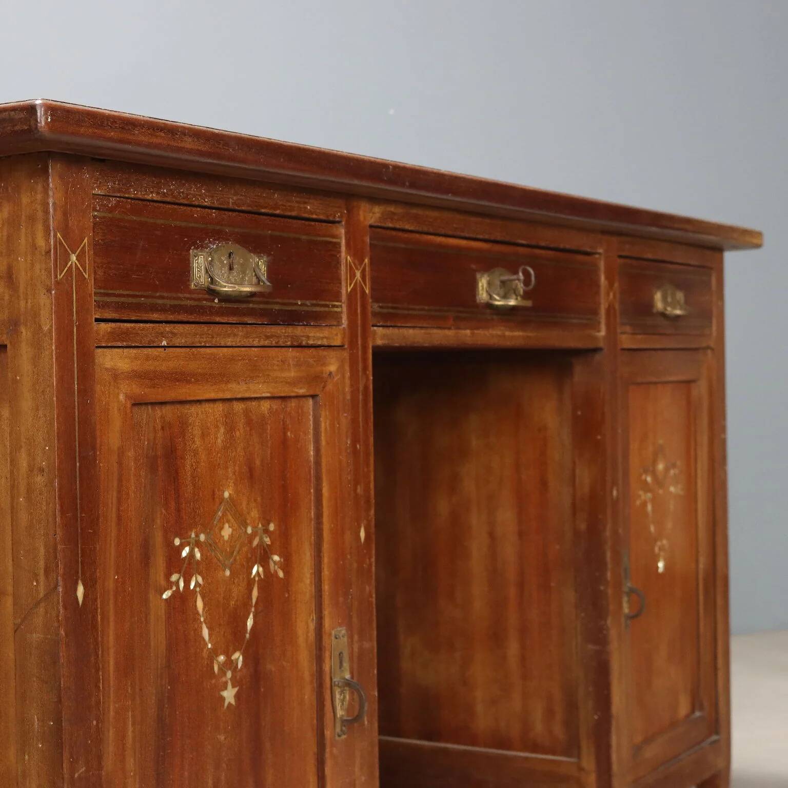 Bureau Liberty en acajou avec cuir et incrustations