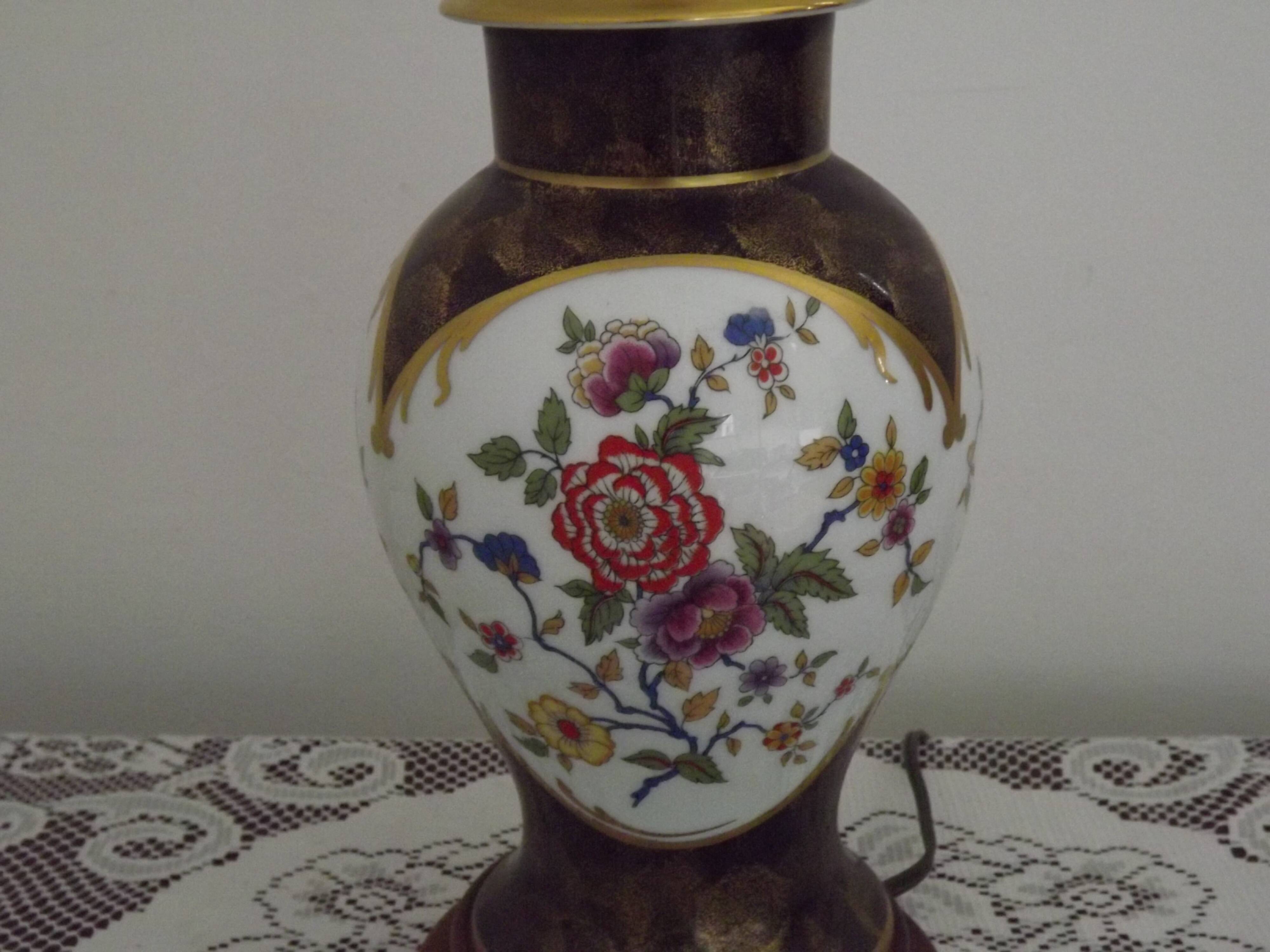 French Limoges Hergé table lamp base with gold highlights and floral decoration.