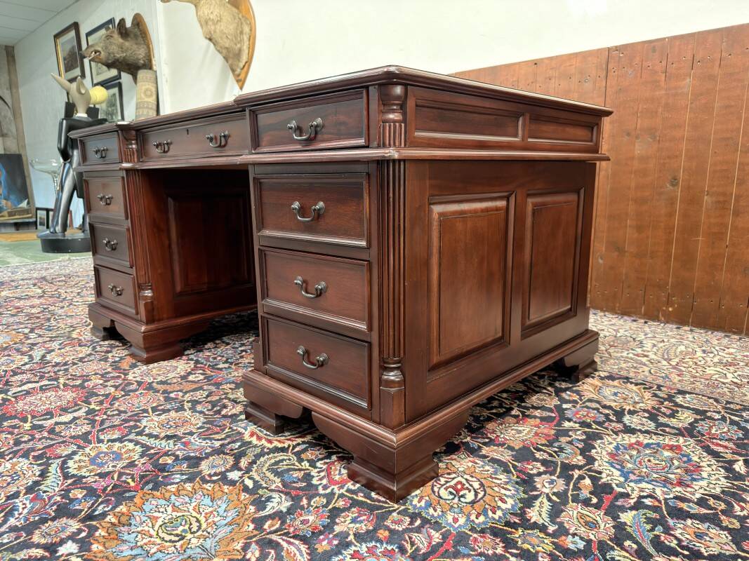 Bureau Chesterfield classique anglais