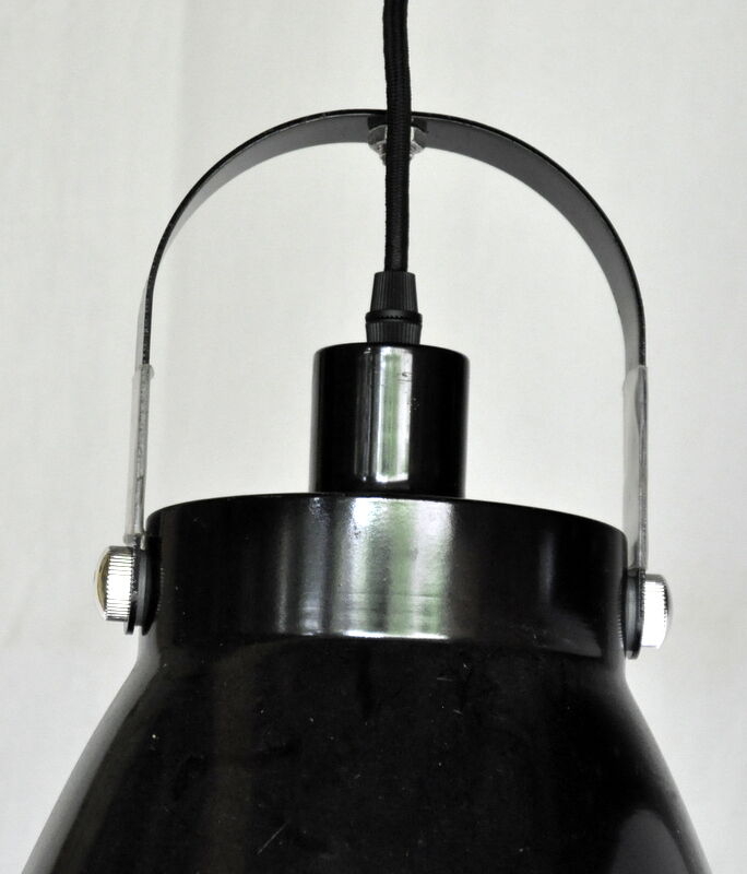 Trio of industrials hanging lamps