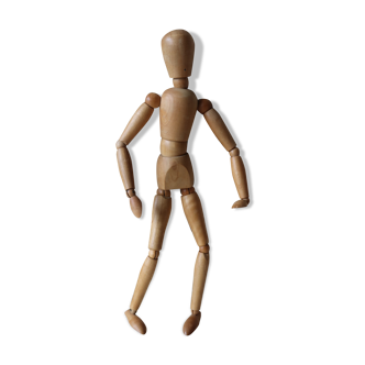 Articulated wooden mannequin