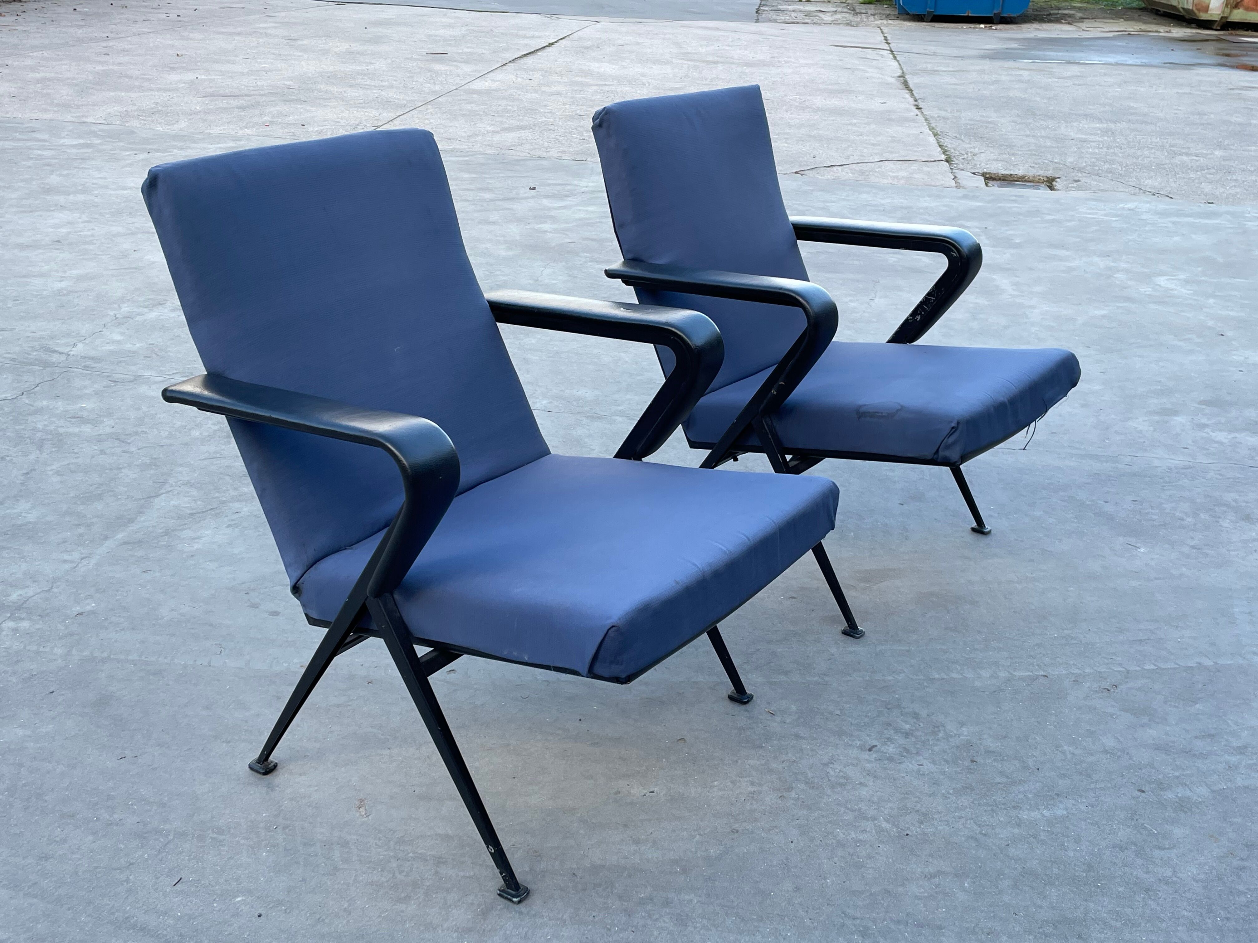 set of 2 Repose armchairs by Friso Kramer for Ahrend de Cirkel