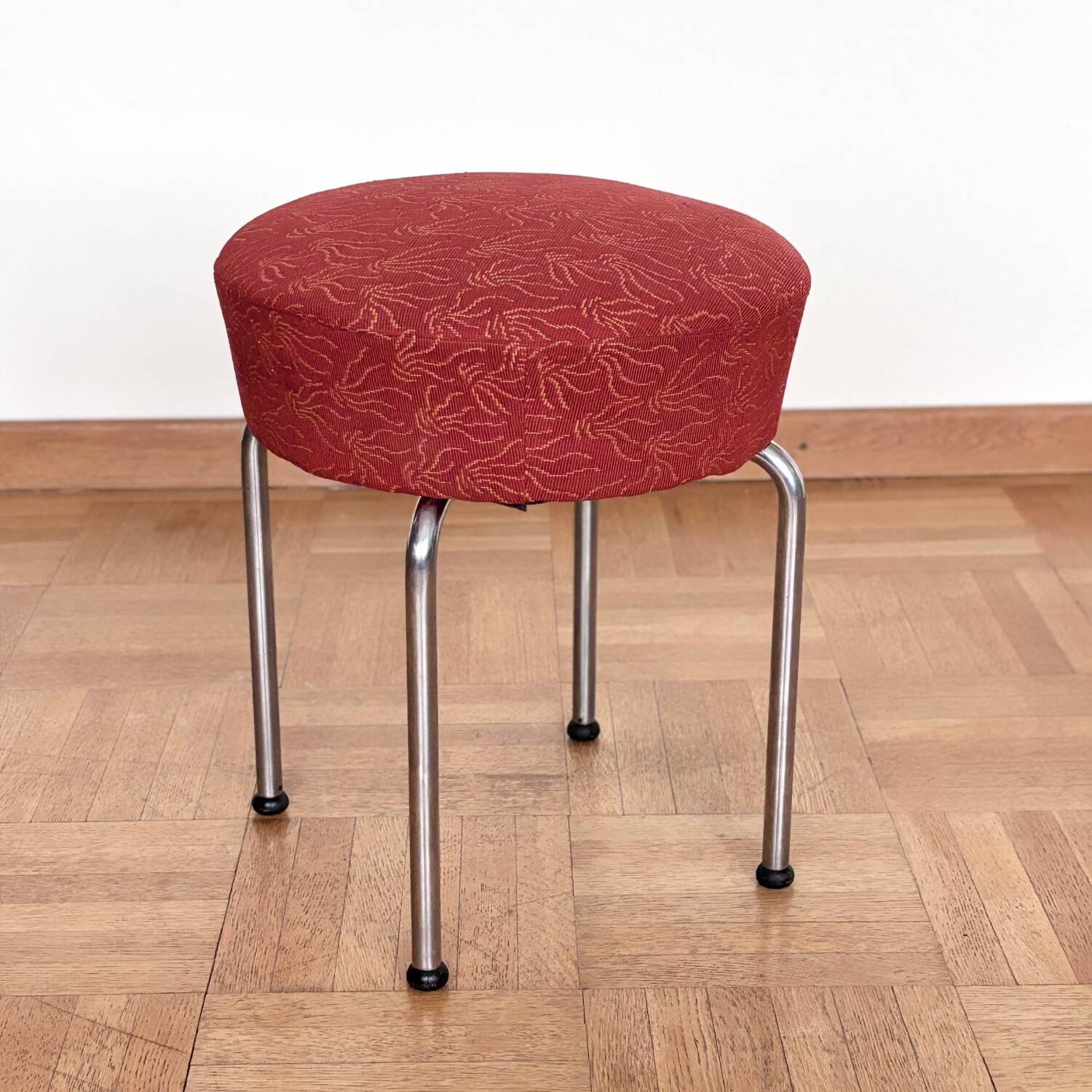 Functionalist stool