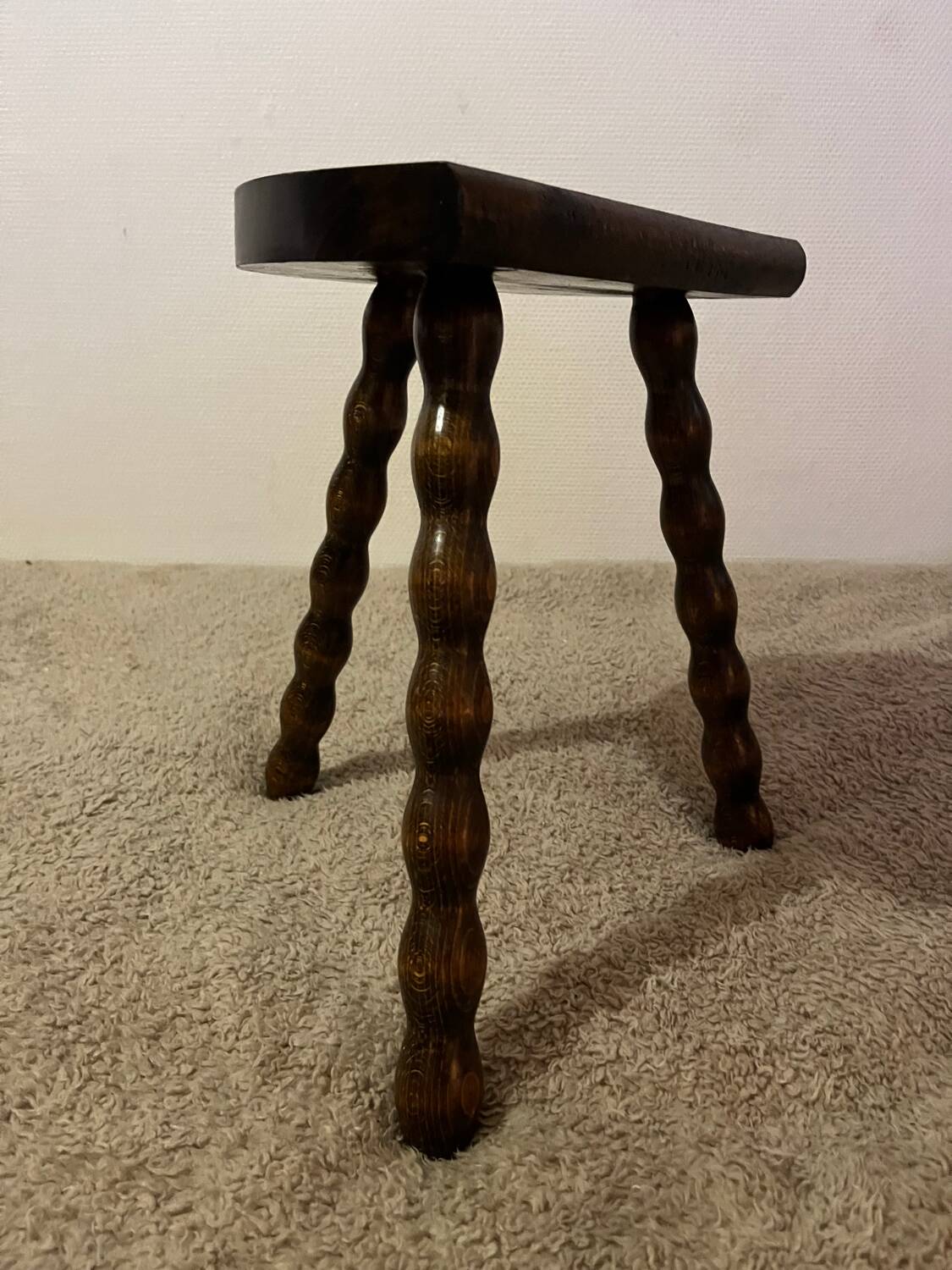 Tabouret tripode bois
