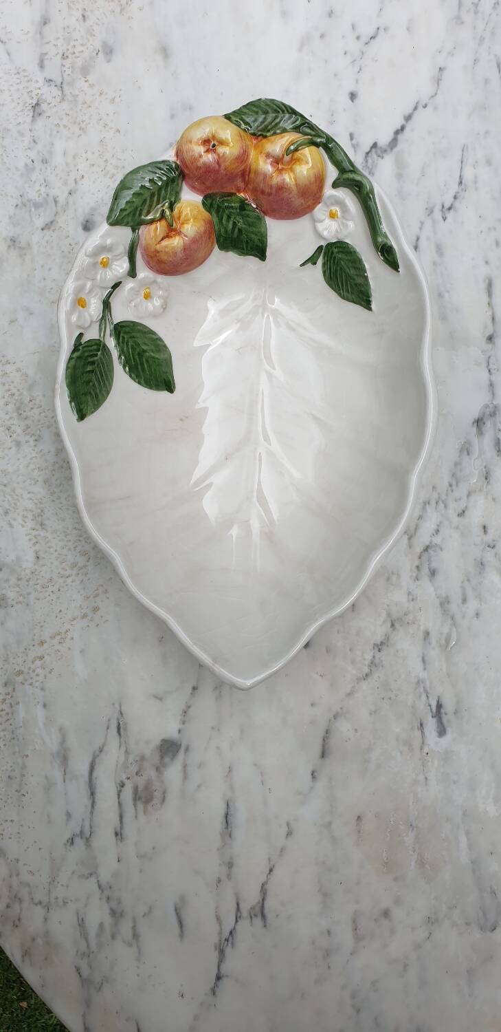 Fruit dish in apple slip