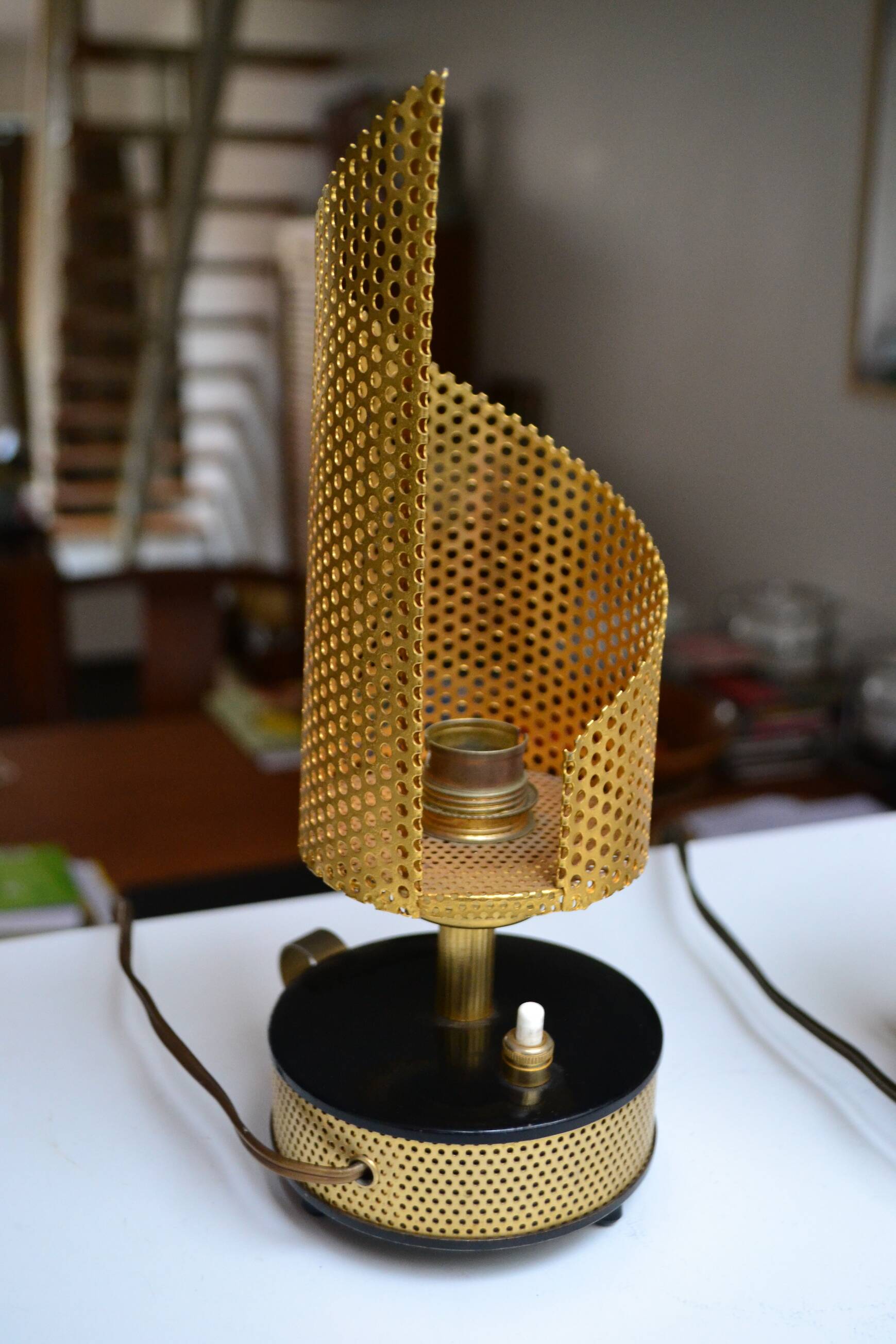 Paire de lampes métal perforé style Mategot années 50