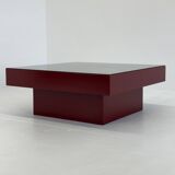 Table basse italienne rouge du milieu du siècle avec plateau en verre