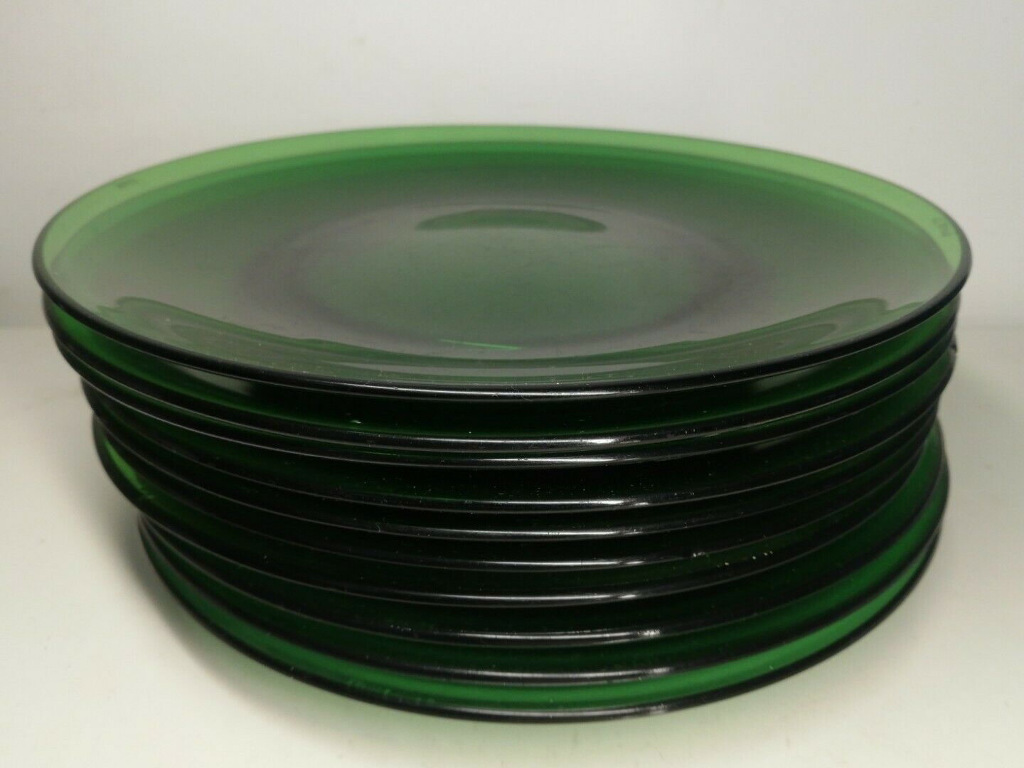 Lot 10 20th century vintage green glass plates