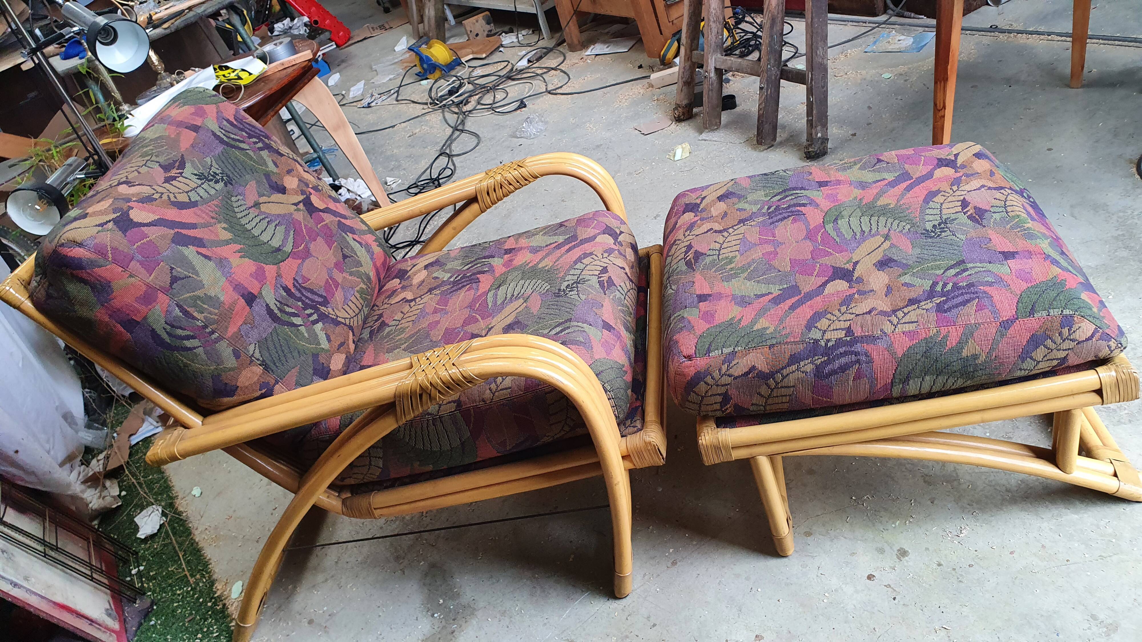 Resting rattan chair - rests feet