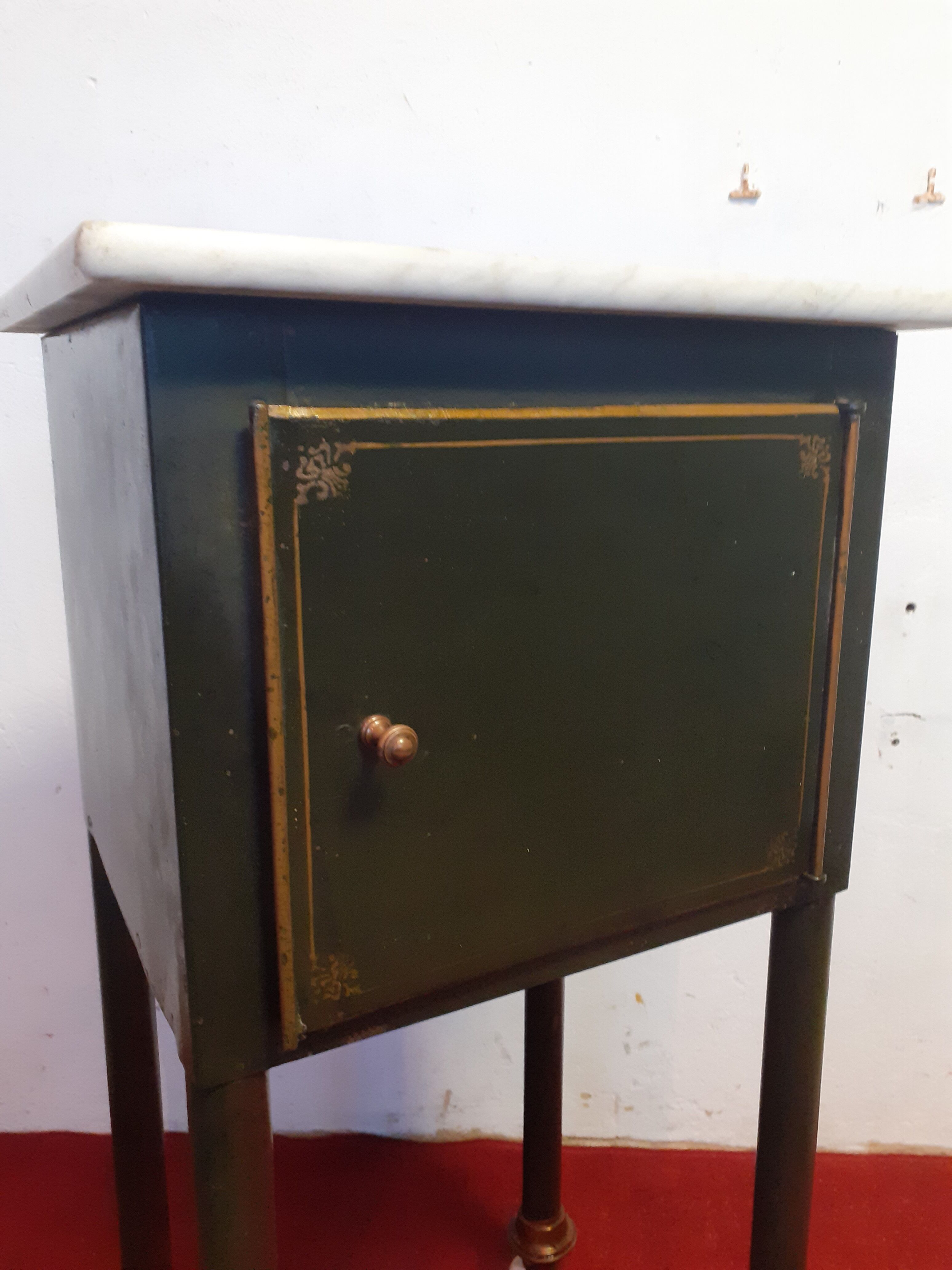 Table de chevet en tôle et marbre début XXeme