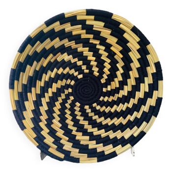 Plate in woven palm leaves black checkerboard 40 cm