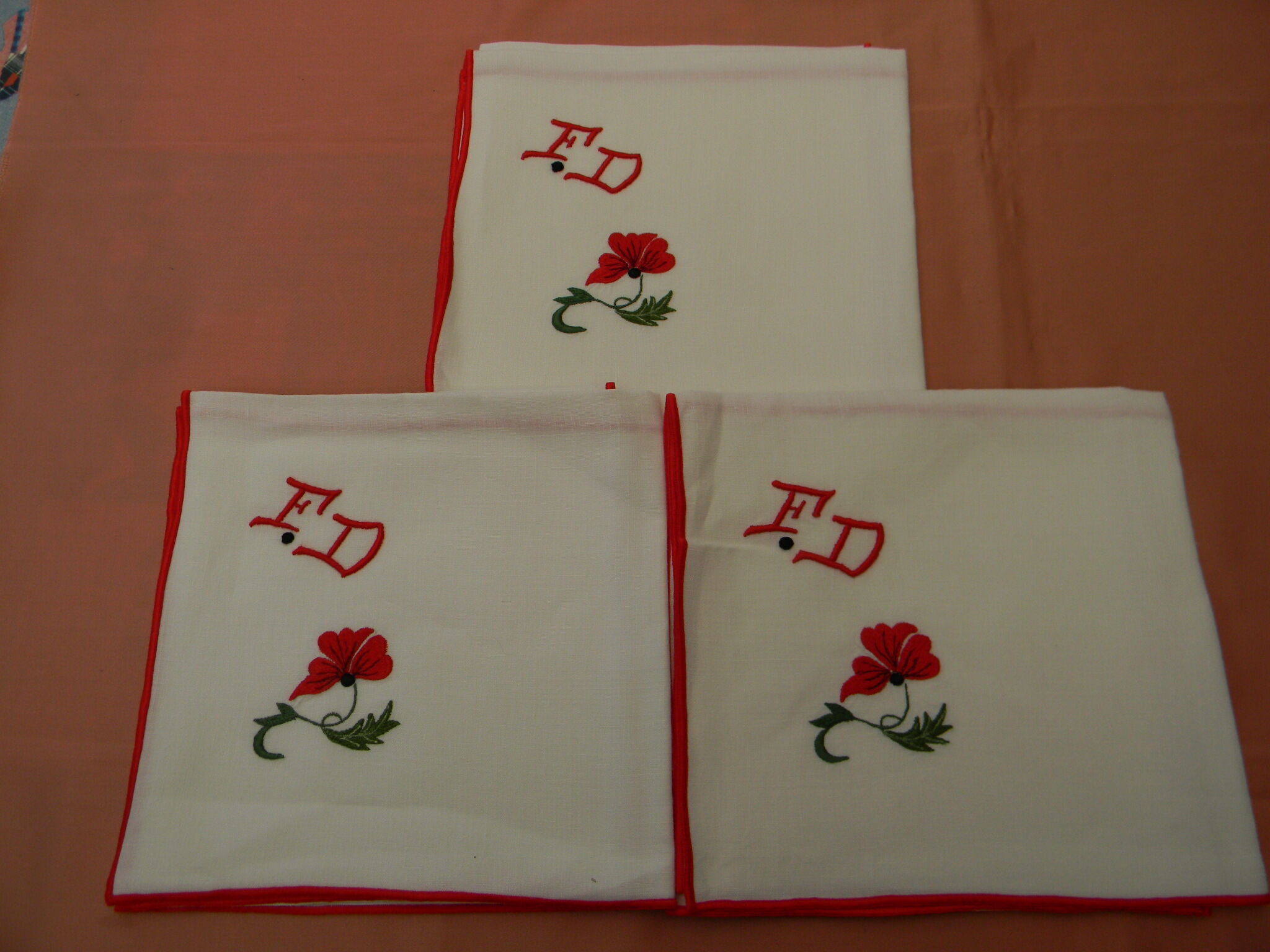 Set of 12 napkins flower décor.