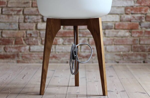 Lampadaire, abat-jour en verre blanc, base en bois, style spatial, milieu du siècle