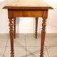 Table pieds cannelés