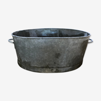 Zinc bathtub