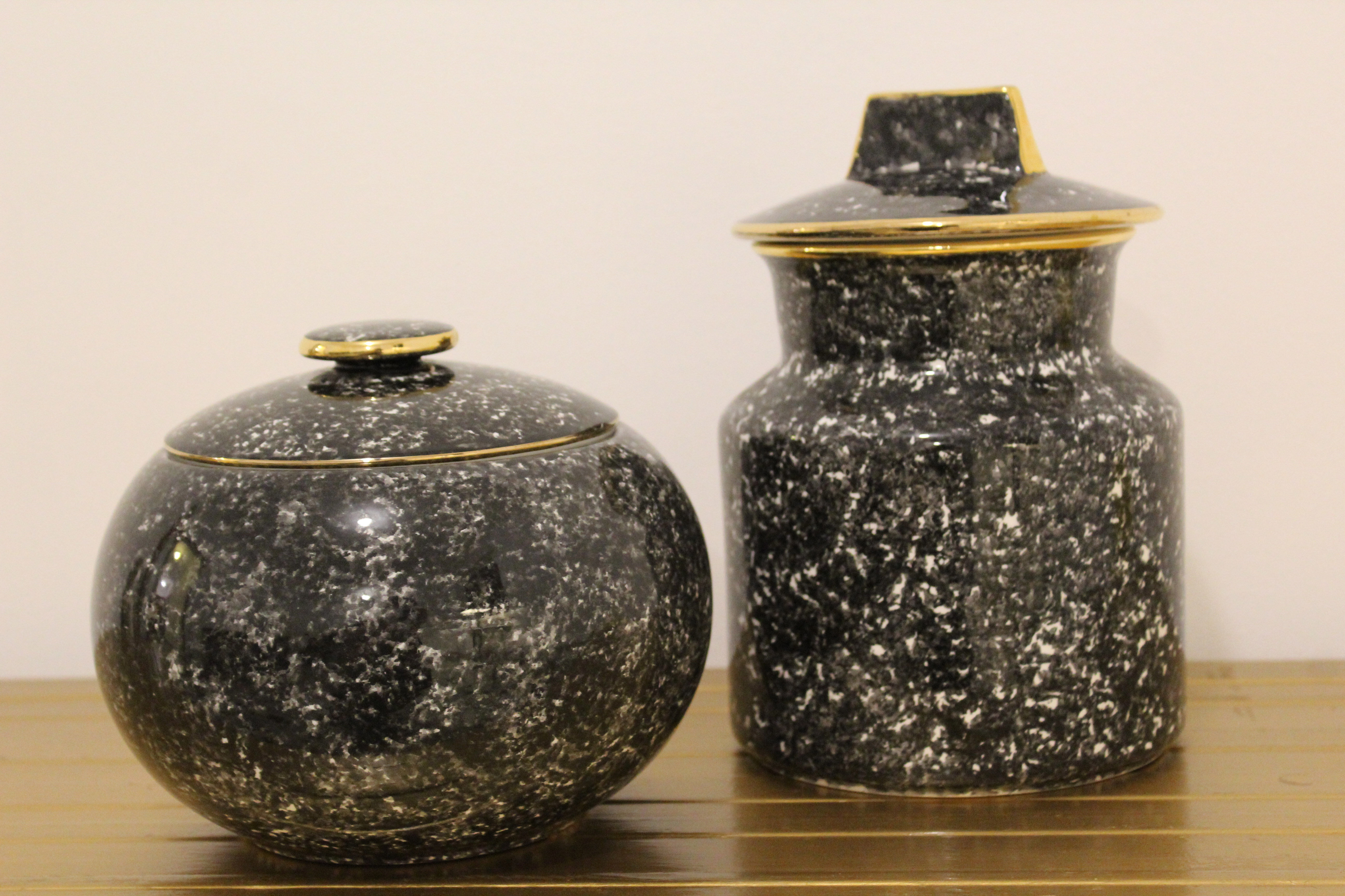Pair of Vicentina ceramic vases, hand-decorated, Italy 1970'