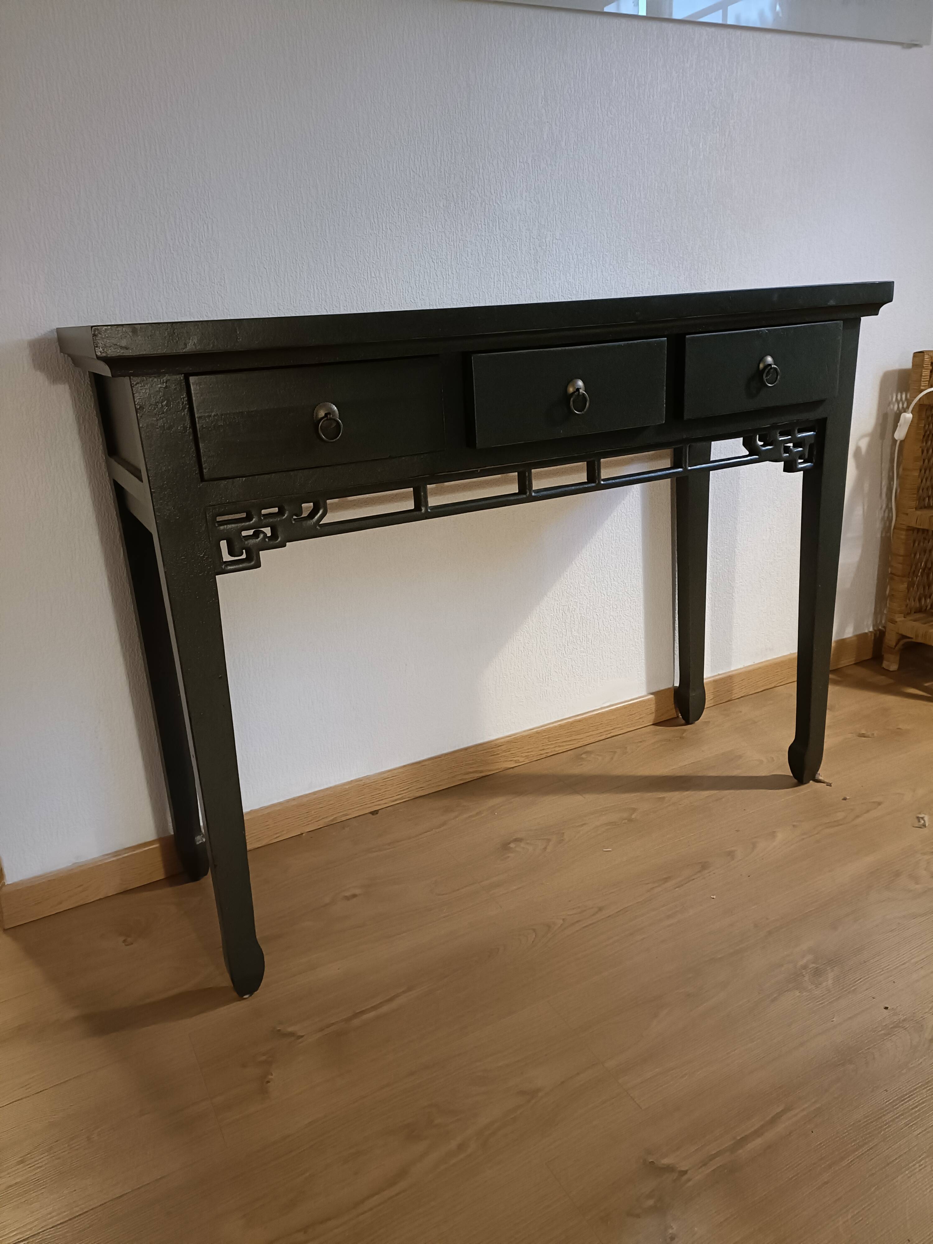 Console in pine japan jade tika