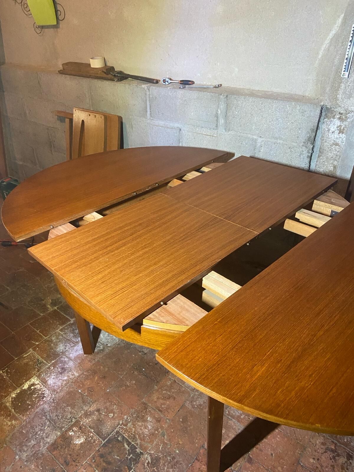 Round table with butterfly extension 70s