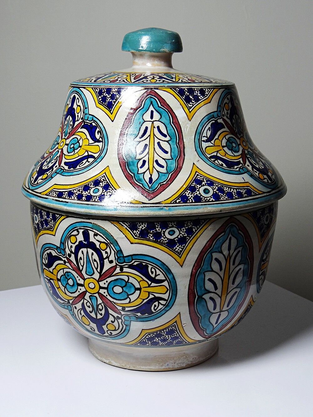 Large ancient jobana from Fes in polychrome faience, Morocco 20th century.