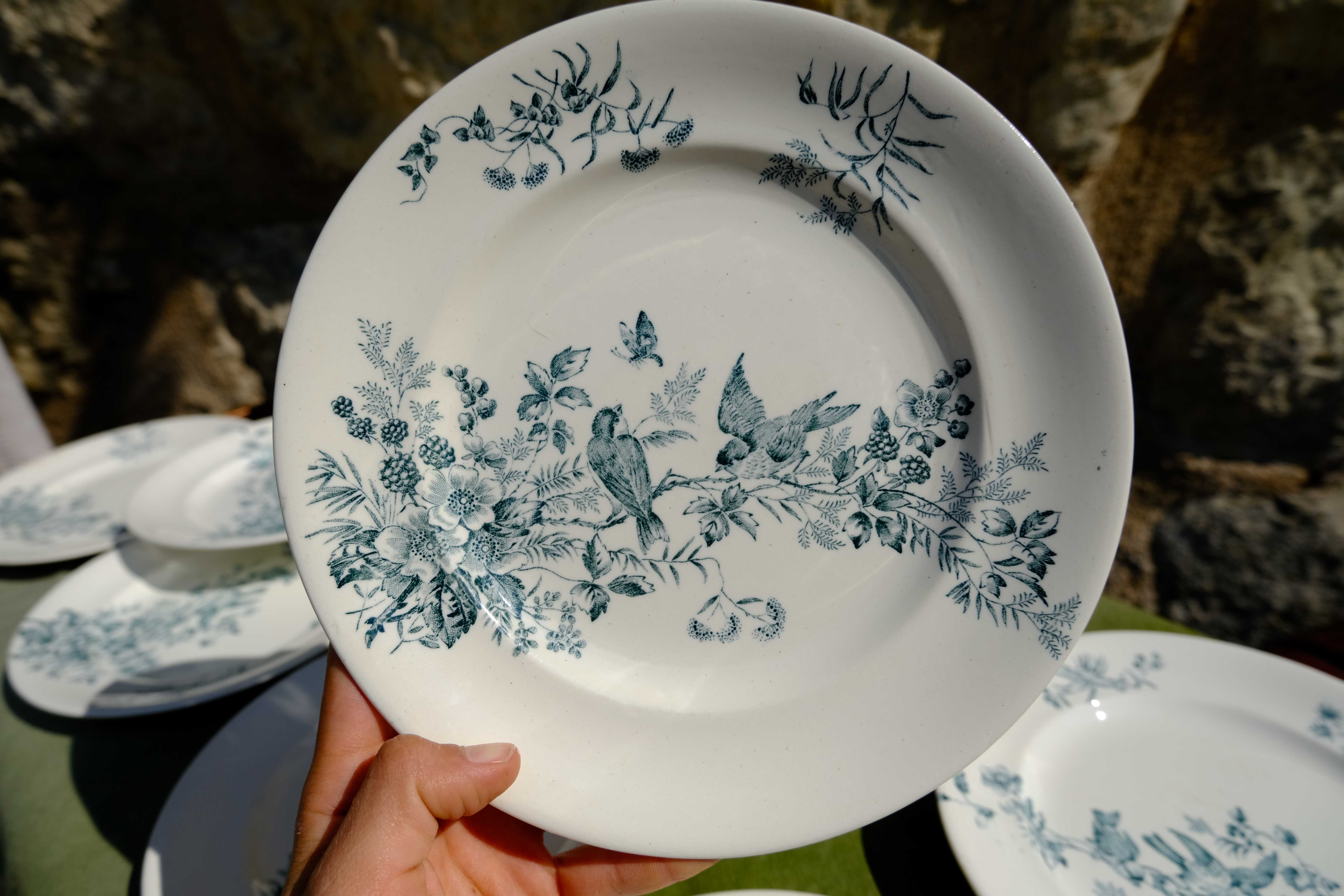 Mignon plates in Longwy earthenware