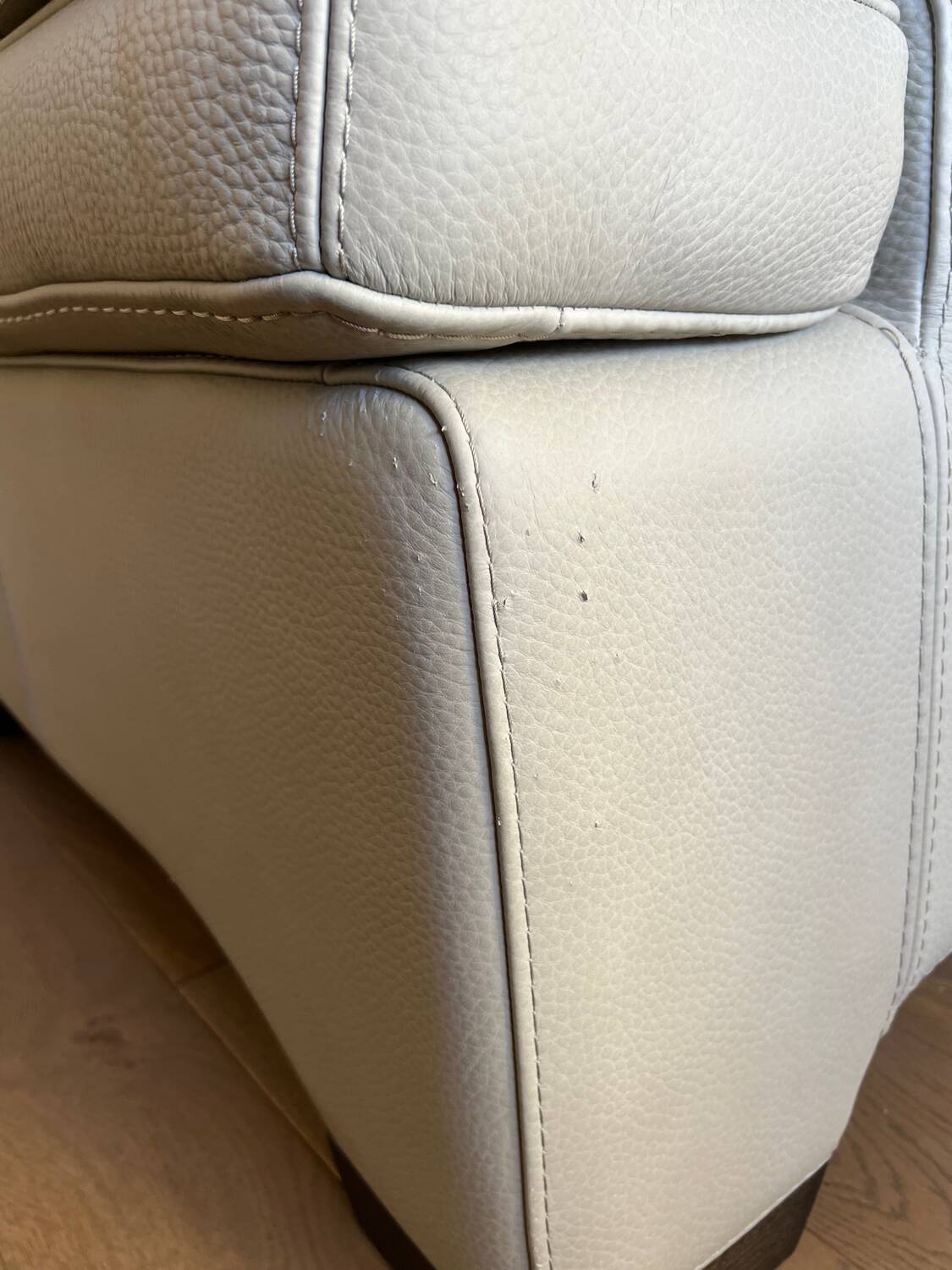 "Sillage" leather canapé/Rochebobois