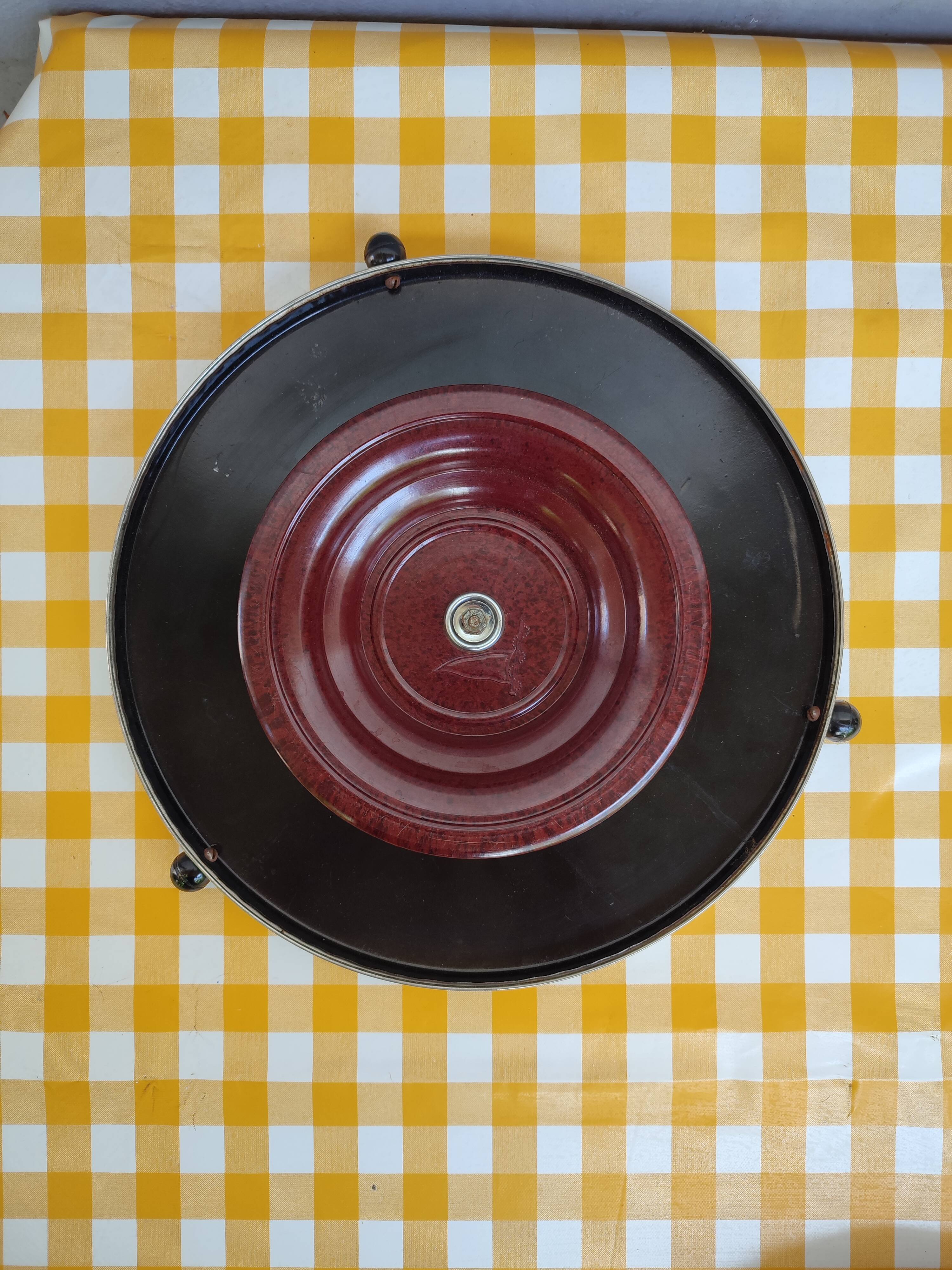 Turntable with earthenware pastry and bakelite floral decoration