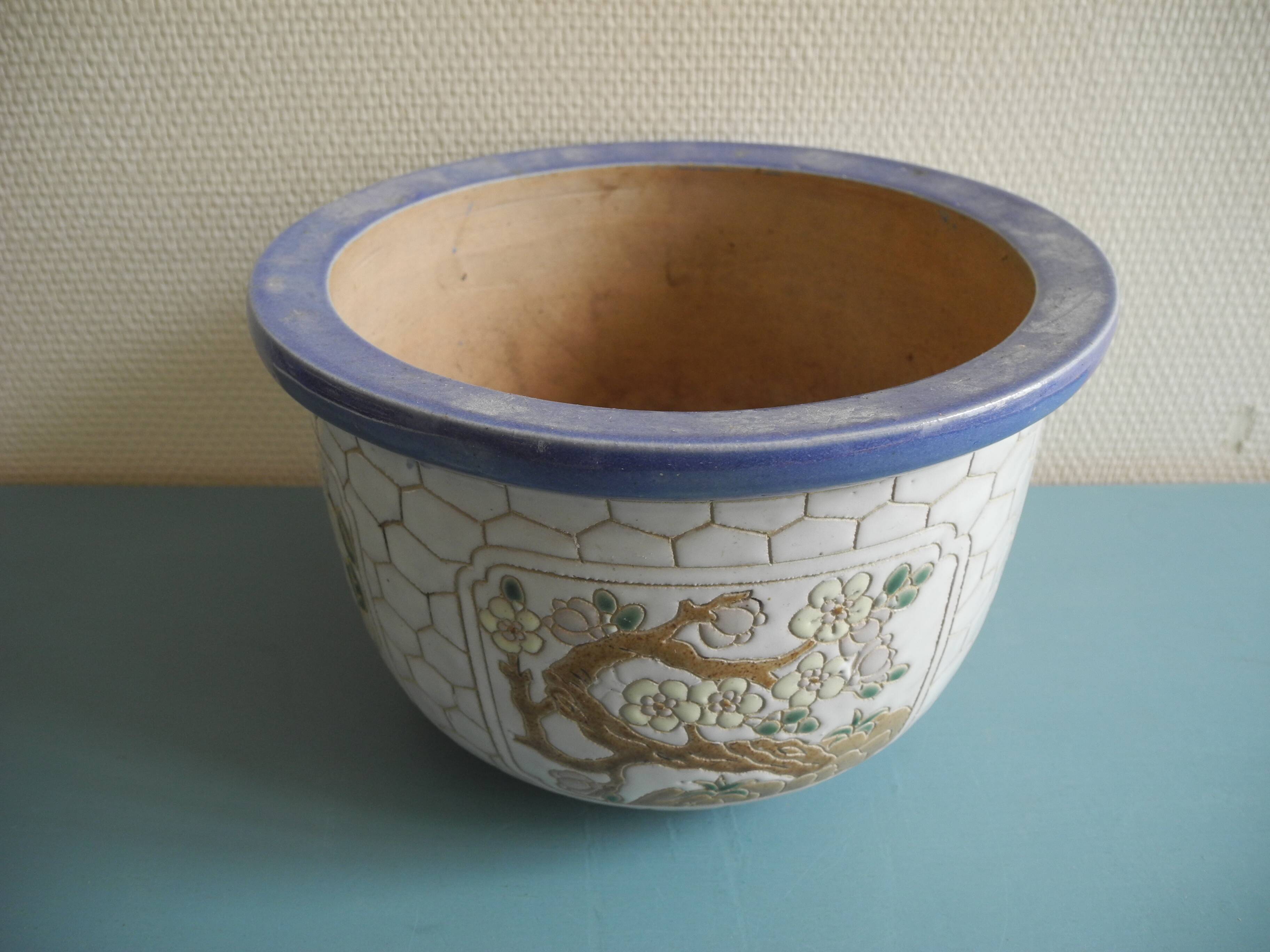 Vintage ceramic flower pot/planter