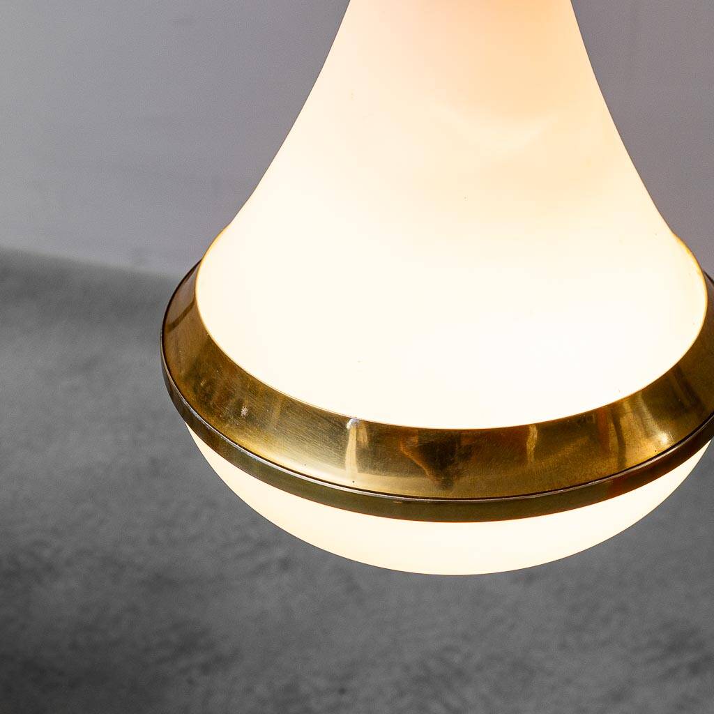 Lampadario a sospensione vetro opalino ottone anni ’50 vintage