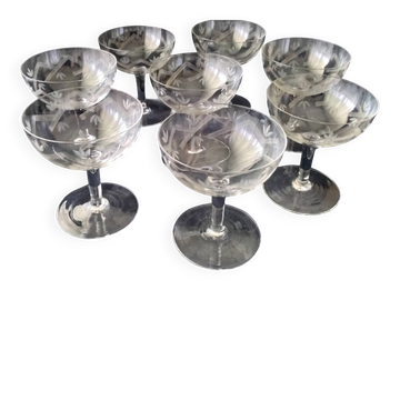 8 vintage champagne coupes with engraved decoration