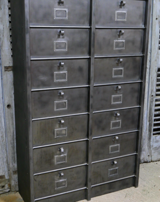 Furniture with 20 strafor industrial lockers