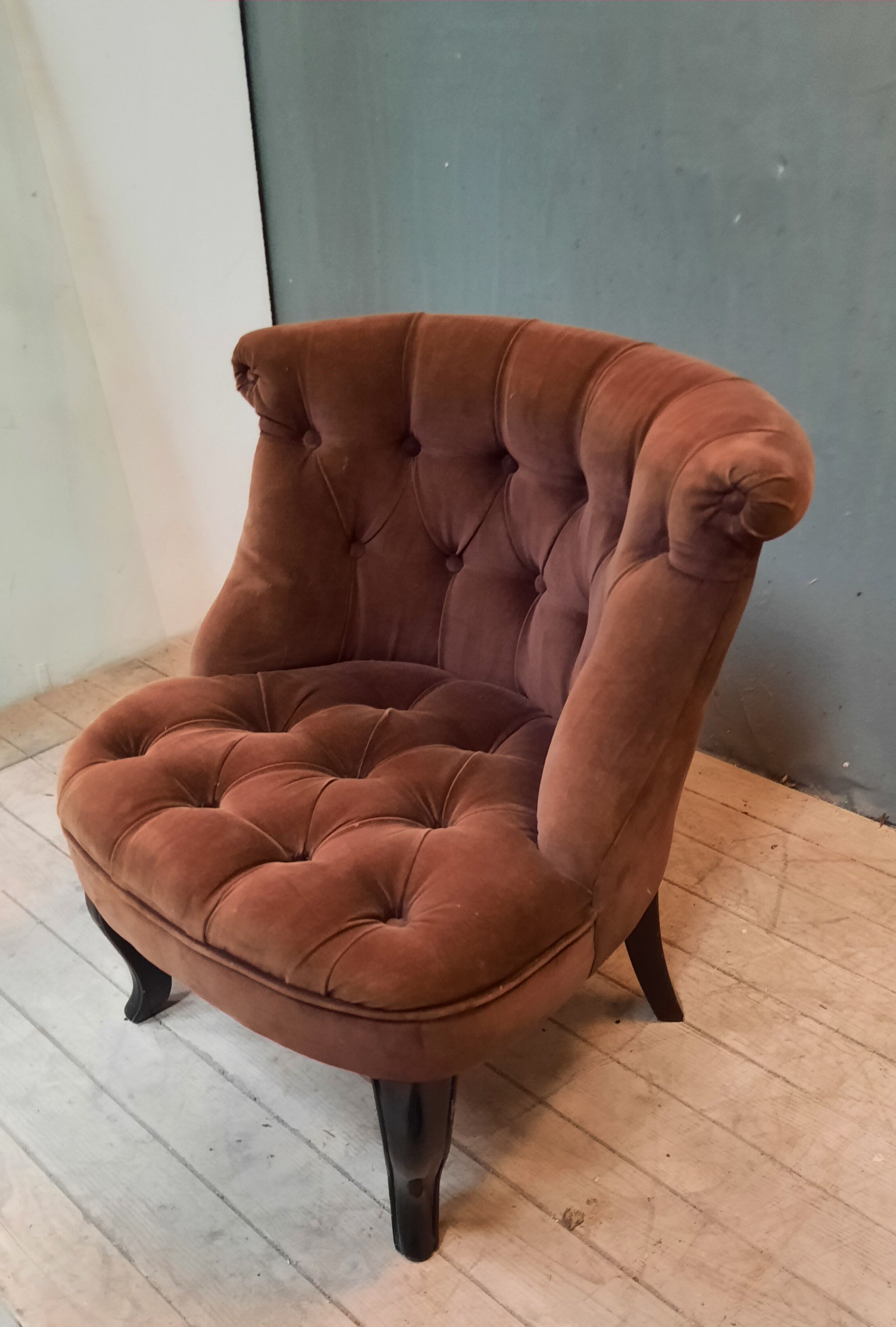 Facteuil toad in padded velvet