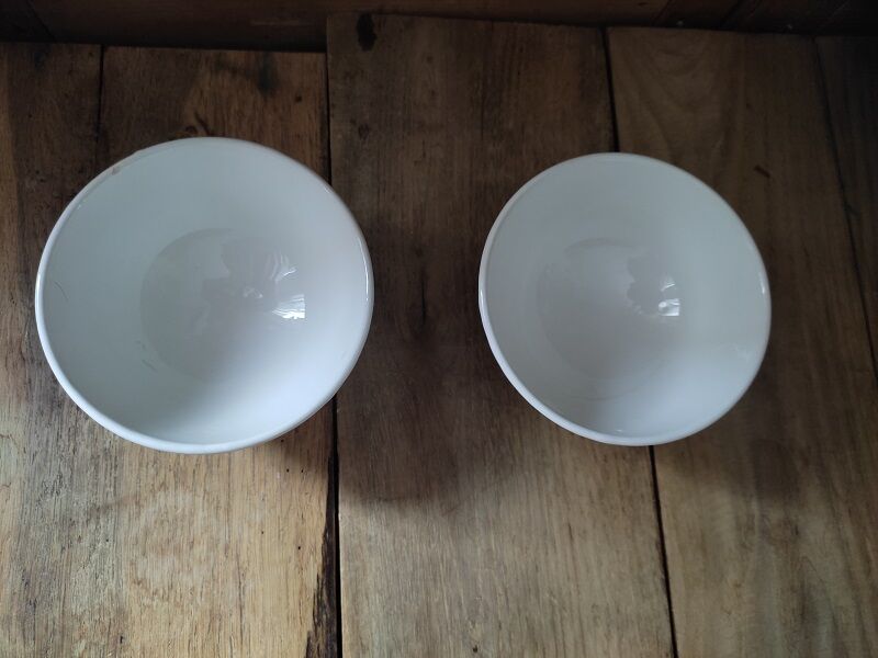 Porcelain bowls italy bordered green