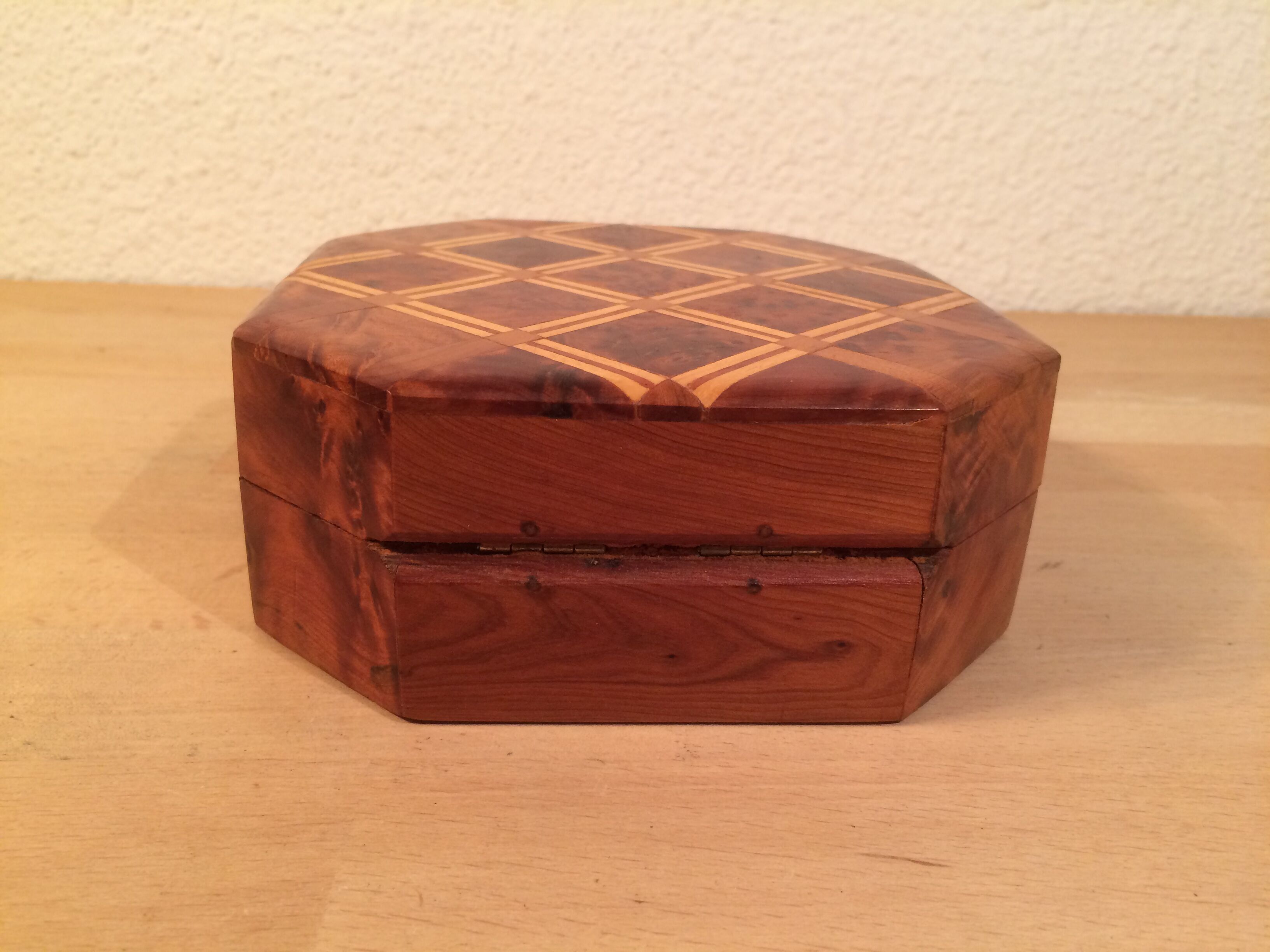 Boîte à bijoux en bois et marqueterie